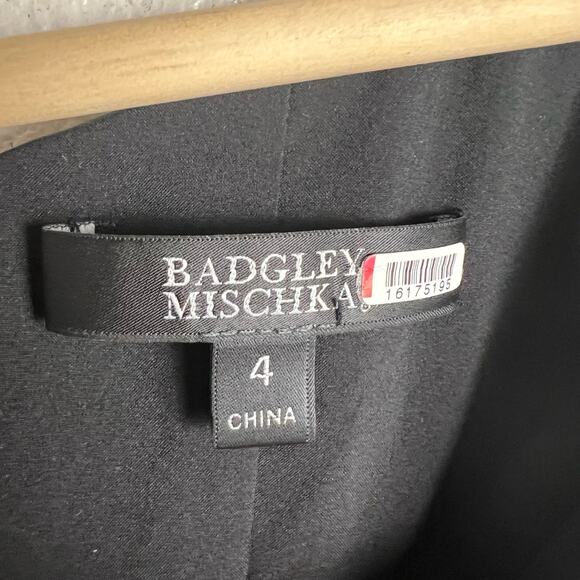 Badgley Mischka Black White Two-Tone Off Shoulder Trumpet Gown Size 4 - Picture 15 of 15